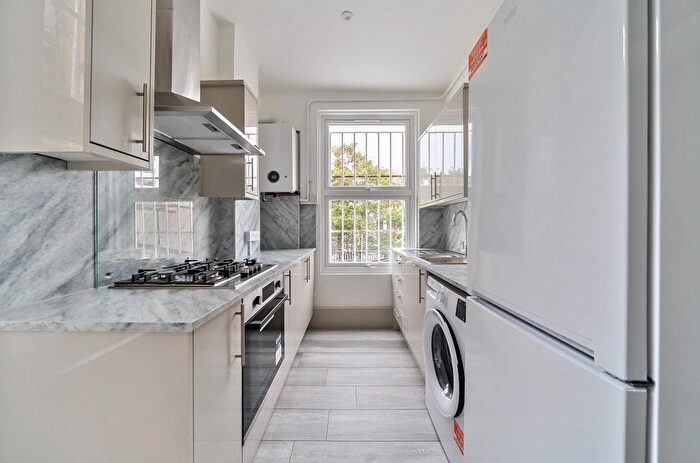 2 Bedroom Flat To Rent In Catford Broadway, London, SE6