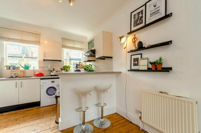 1 Bedroom Flat To Rent In Fairholme Road, Barons Court, London, W14