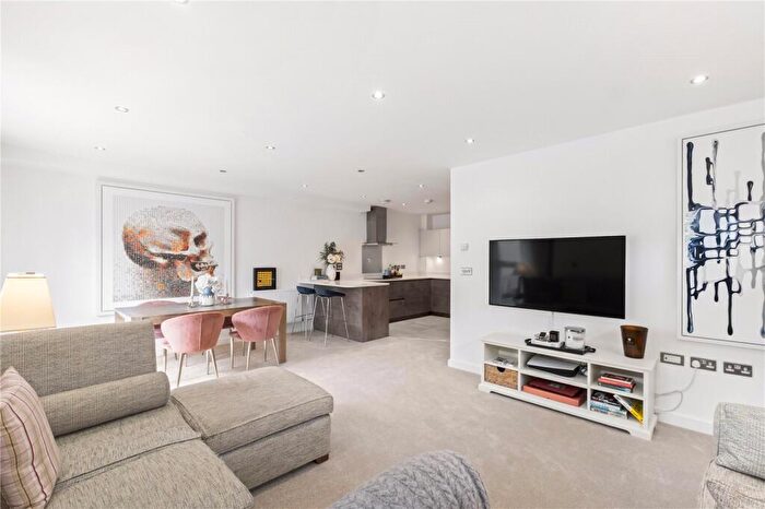 3 Bedroom Apartment To Rent In Vicarage Crescent, SW11