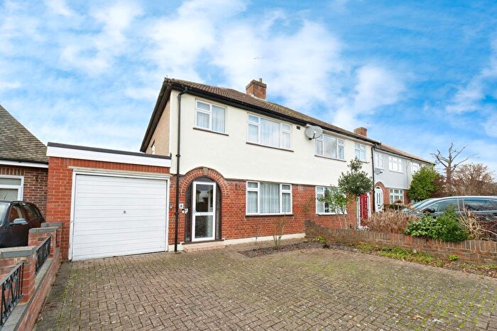 3 Bedroom Semi Detached House For Sale In Gilders Road, Chessington, KT9