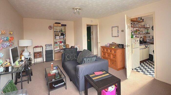 1 Bedroom Flat To Rent In Northcott Avenue, Wood Green, London, N22