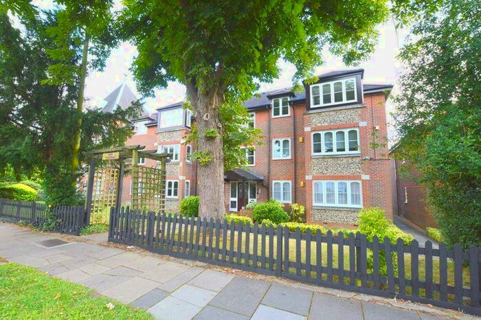 2 Bedroom Flat To Rent In Carew Road, Northwood, HA6