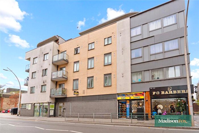 2 Bedroom Apartment For Sale In Clements Road, Ilford, IG1