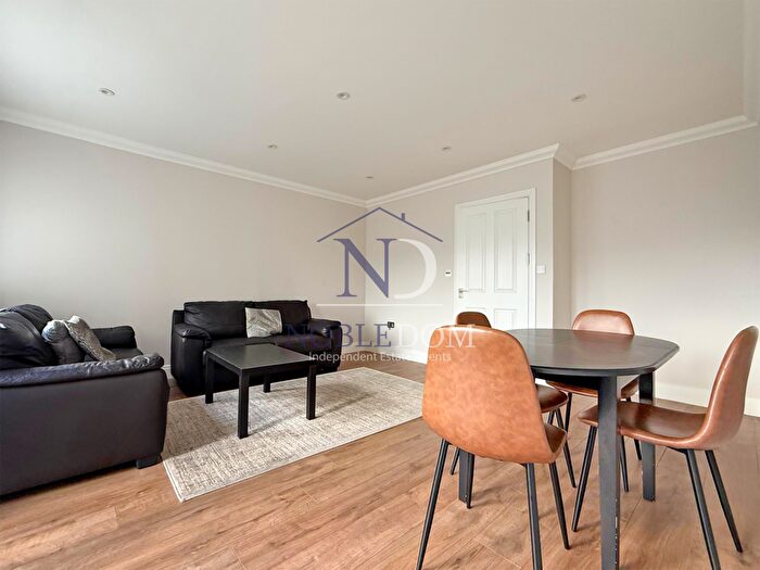 3 Bedroom End Of Terrace House To Rent In Hounslow, TW5