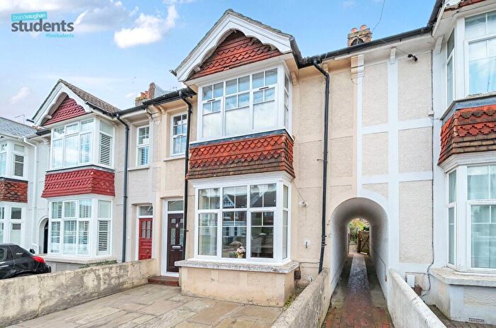 2 Bedroom Flat To Rent In Canterbury Road, Worthing, West Sussex, BN13