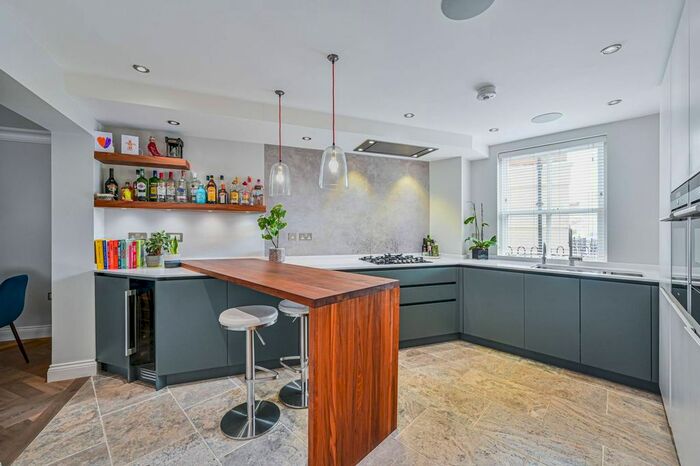 3 Bedroom Flat To Rent In Falmouth Road, Borough, London, SE1