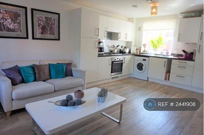 2 Bedroom Flat To Rent In Griffin Close, Wimborne, BH21