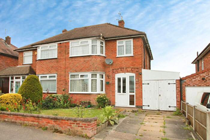 3 Bedroom Semi Detached House For Sale In Fernhurst Road, Leicester, Leicestershire, LE3