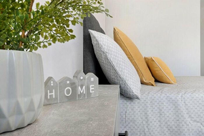 5 Bedroom Semi-Detached House To Rent In Tangerine Close, Colchester, Essex, CO4