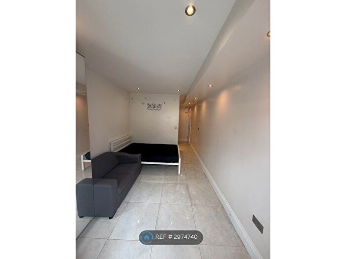 Studio To Rent In Hamilton Avenue, Ilford, IG6