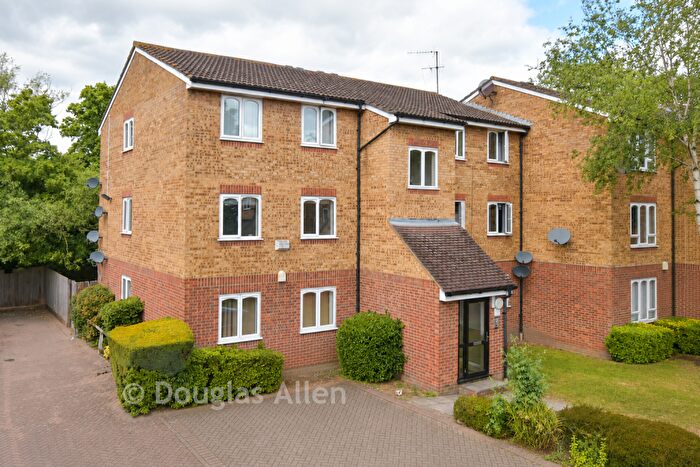 2 Bedroom Flat For Sale In Frazer Close, Romford, Essex, RM1