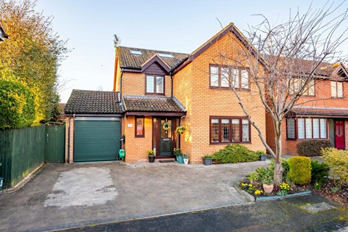 4 Bedroom Detached House For Sale In Chancery Close, St. Albans, Hertfordshire, AL4
