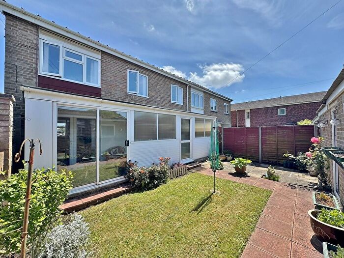 3 Bedroom Semi Detached House For Sale In Belvoir Close, Fareham, PO16