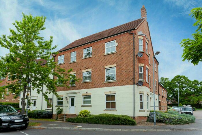 2 Bedroom Apartment To Rent In Parsons Road, Slough, SL3