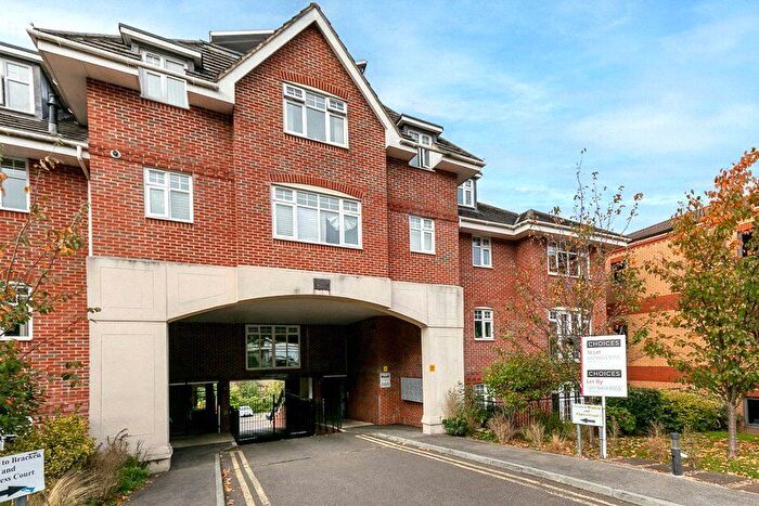 2 Bedroom Flat To Rent In Croydon Road, Caterham, Surrey, CR3