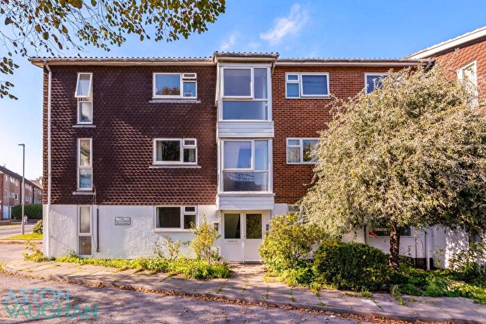 2 Bedroom Flat For Sale In Howard Court, Hove, BN3