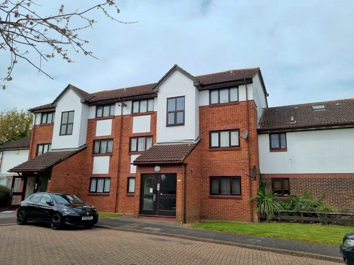 1 Bedroom Flat To Rent In Banner Close, Purfleet-On-Thames, Essex, RM19