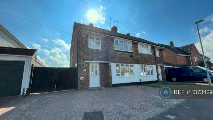 3 Bedroom Semi-Detached House To Rent In Rowan Drive, Woodley, Reading, RG5