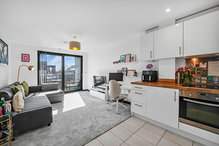 1 Bedroom Flat To Rent In Devonshire House, Putney Hill, SW15