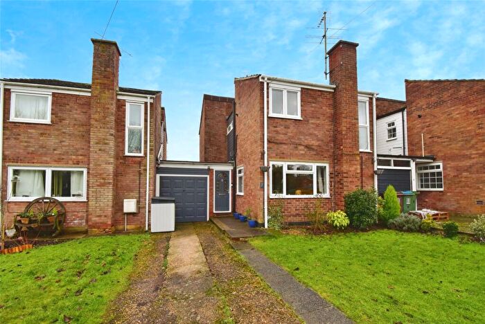 3 Bedroom Link Detached House For Sale In Greenfields, Adstock, MK18