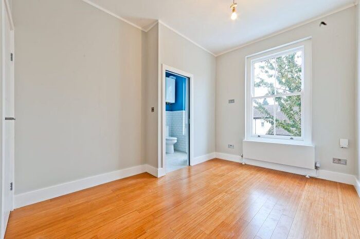 2 Bedroom Flat To Rent In High Road Leytonstone, London, E11