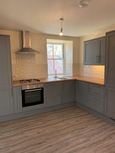 2 Bedroom Flat To Rent In Main Street, Pembroke, SA71