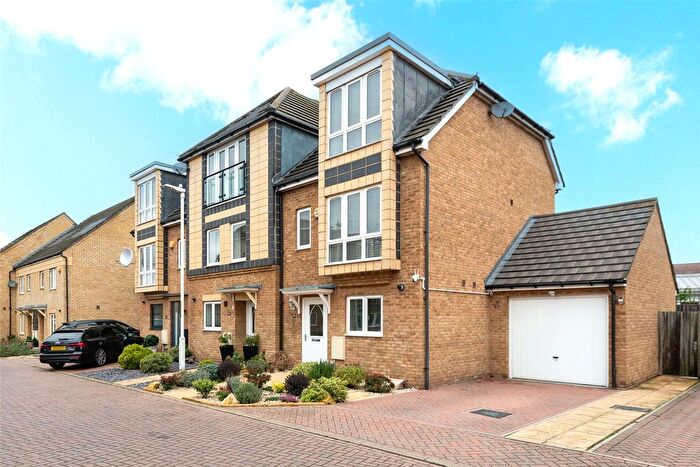 4 Bedroom End Terrace House For Sale In Stone House Lane, Dartford, Kent, DA2