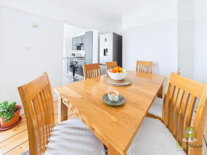 2 Bedroom End Of Terrace House For Sale In Listed Boxing Day ! Very Close To High Speed Rail To London & Medway Hospital., ME7