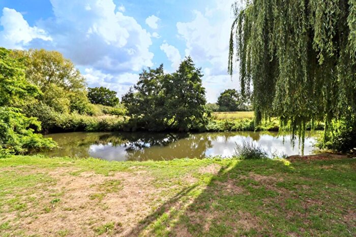 2 Bedroom Flat For Sale In Esher Road, Walton-On-Thames, Surrey, KT12