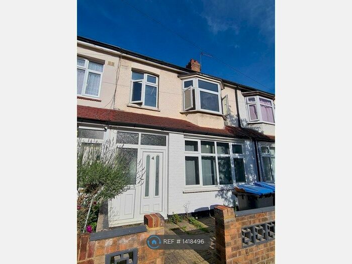 2 Bedroom Flat To Rent In Hester Road, London, N18