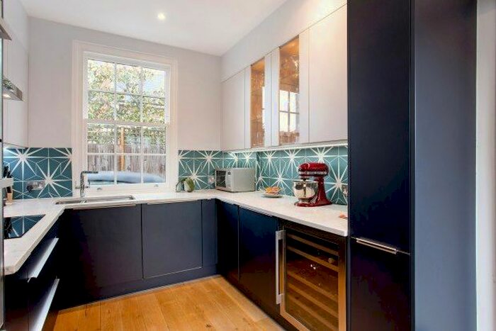 2 Bedroom Property To Rent In St. Mary's Road, London, SW19