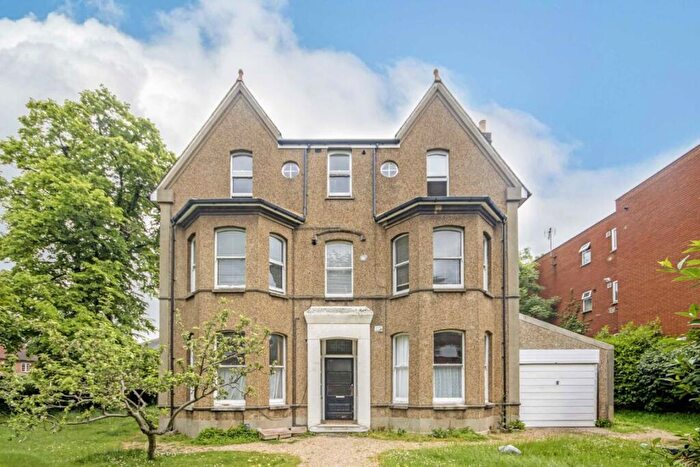 1 Bedroom Flat To Rent In Parklands, Surbiton, KT5