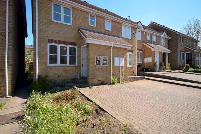 2 Bedroom Terraced House To Rent In Nursery Gardens Chislehurst, BR7