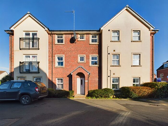 2 Bedroom Flat To Rent In Snetterton Heath, Kingsway, GL2