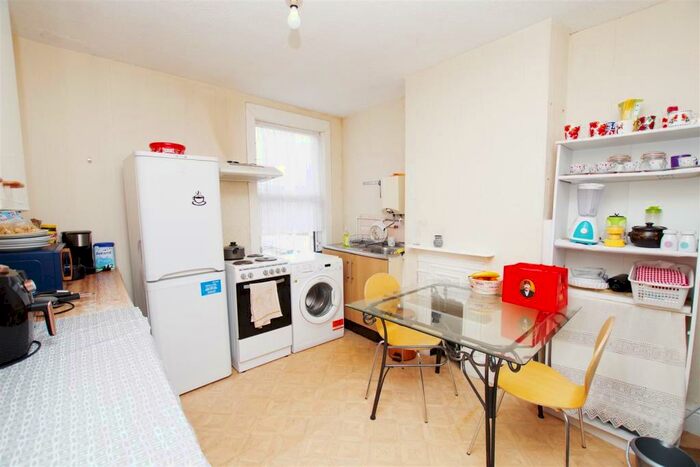 4 Bedroom Terraced House For Sale In Groundwell Road, Town Centre, Swindon, SN1