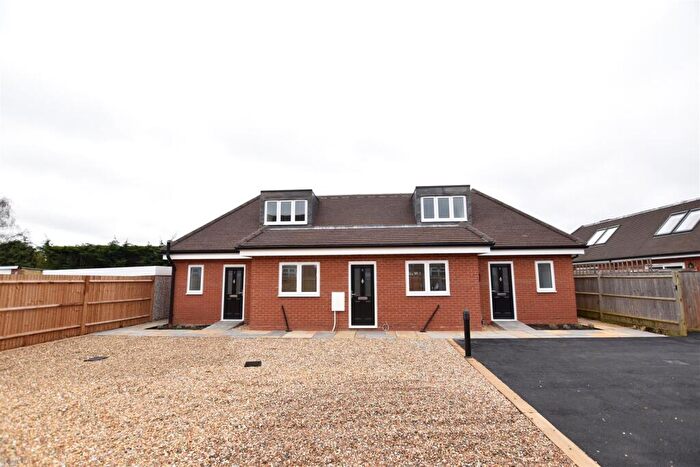 1 Bedroom Flat To Rent In Surrey Mews, Brighton Road, Salfords, Surrey, RH1