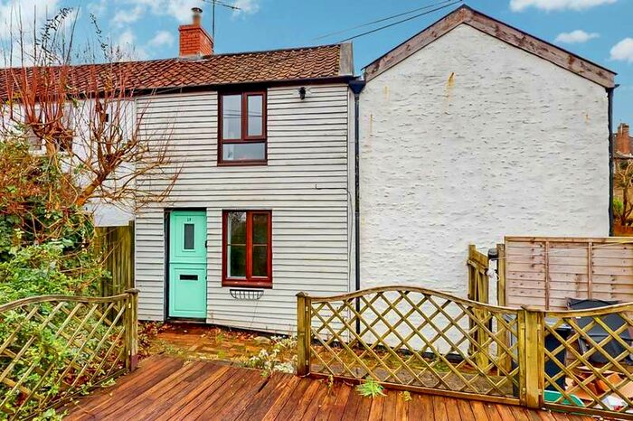 3 Bedroom Semi-Detached House For Sale In Rectory Road, Easton-in-gordano, Bristol, BS20