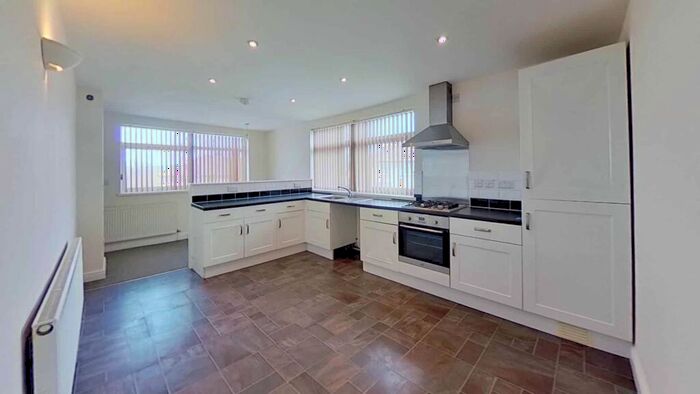 3 Bedroom Flat To Rent In Fleur De Lys Avenue, Blackwood, NP12