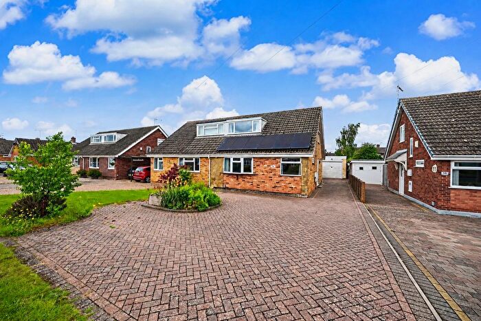 3 Bedroom Semi-Detached House For Sale In Falstaff Drive, Woodlands, Rugby, CV22