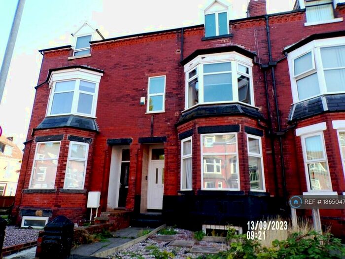 8 Bedroom Terraced House To Rent In Booth Avenue, Manchester, M14