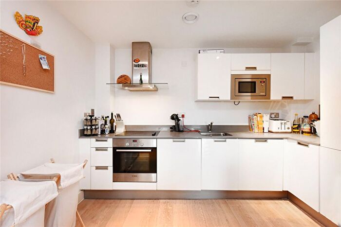 2 Bedroom Flat To Rent In Theatro Tower, Creek Road, SE8