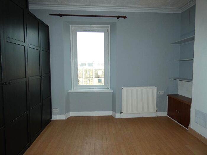 1 Bedroom Flat For Sale In Powis Place, Aberdeen, AB25
