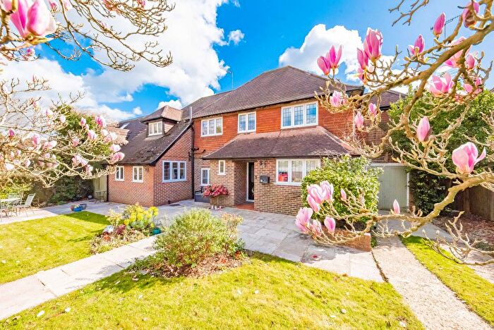 4 Bedroom Detached House For Sale In Ivy Mill Close, Godstone, RH9