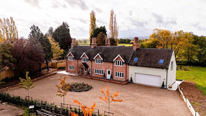 4 Bedroom Detached House For Sale In Sandborough House Farm, Yoxall, Staffordshire, WS15
