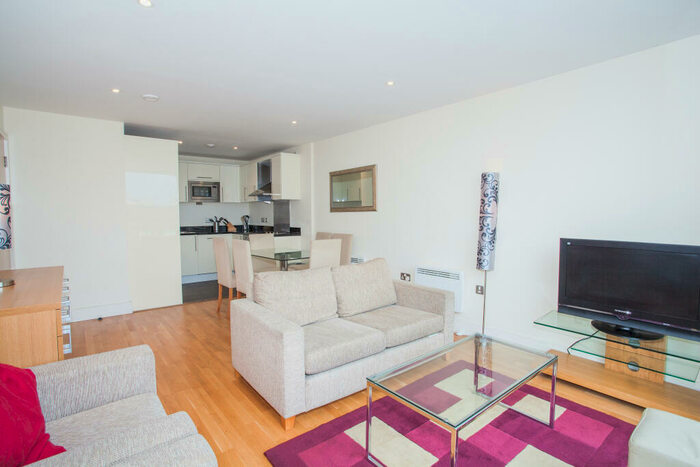 2 Bedroom Apartment To Rent In Drayton Park, London, N5
