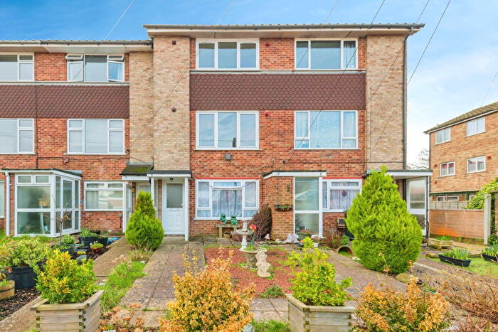 2 Bedroom Maisonette To Rent In Battery Close, Gosport, Hampshire, PO12