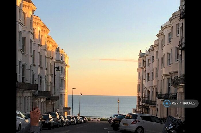 3 Bedroom Flat To Rent In Chesham Place, Brighton, BN2