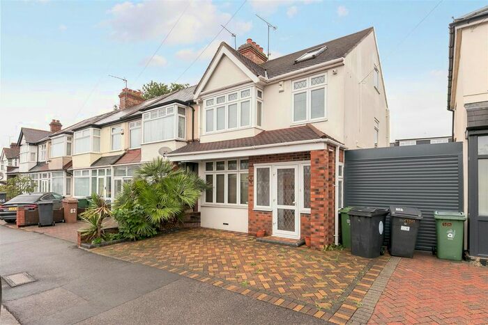 4 Bedroom Semi-Detached House To Rent In Hampton Road, Chingford, E4