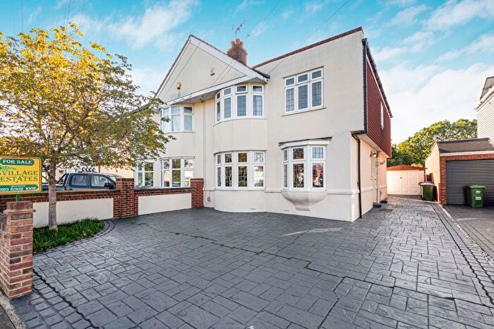 4 Bedroom Semi-detached House For Sale In Canterbury Avenue, Sidcup, DA15