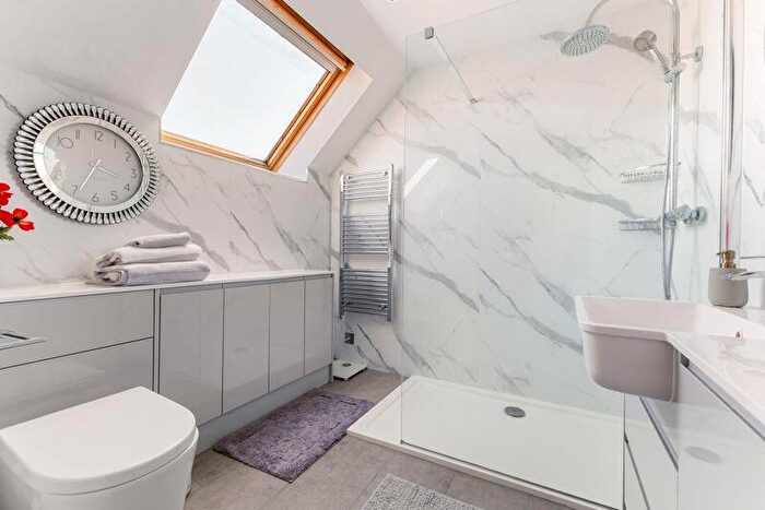 2 Bedroom Cottage For Sale In Bluecoat Pond, Horsham, RH13